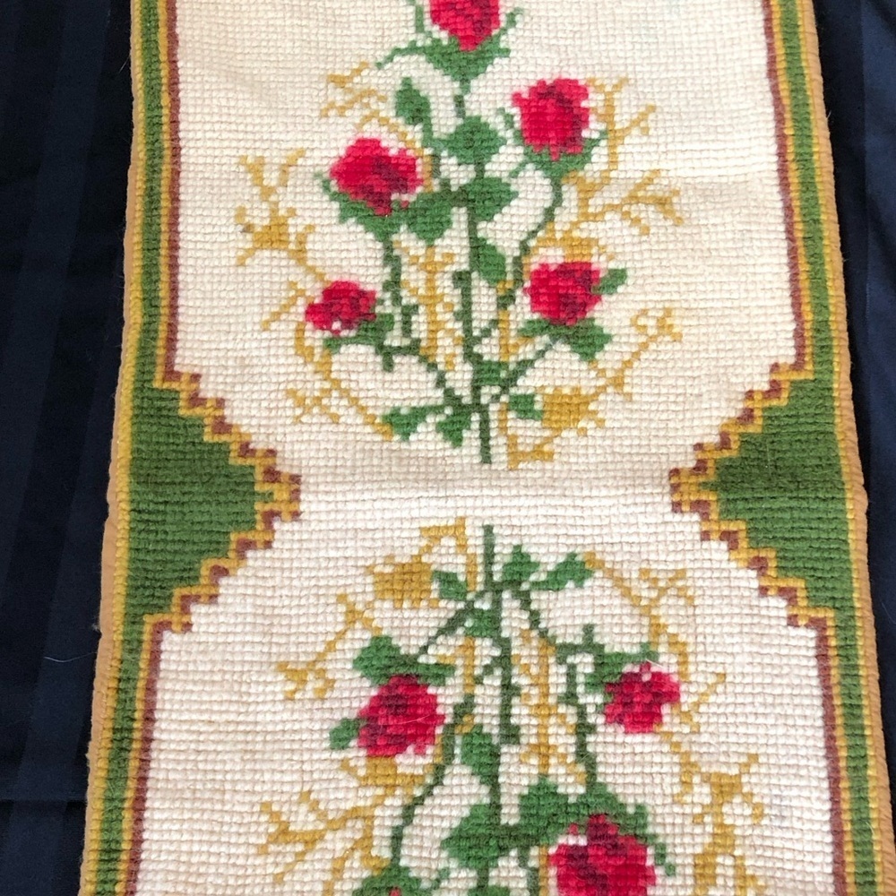 Vtg Hand Stitched Floral Table Runner - Picture 3 of 15